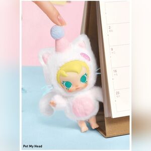 🐱 Pop Mart x Baby Molly Pocket Friends Plush Pendant - Pet My Head